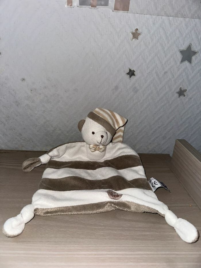 Doudou ours MGM