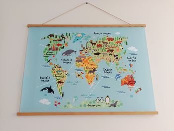 Grande toile carte du monde enfant 62 x 88 cm – Déco chambre