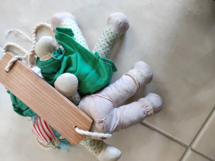 lot 2 jolies poupees sur balançoire en bois - photo numéro 7