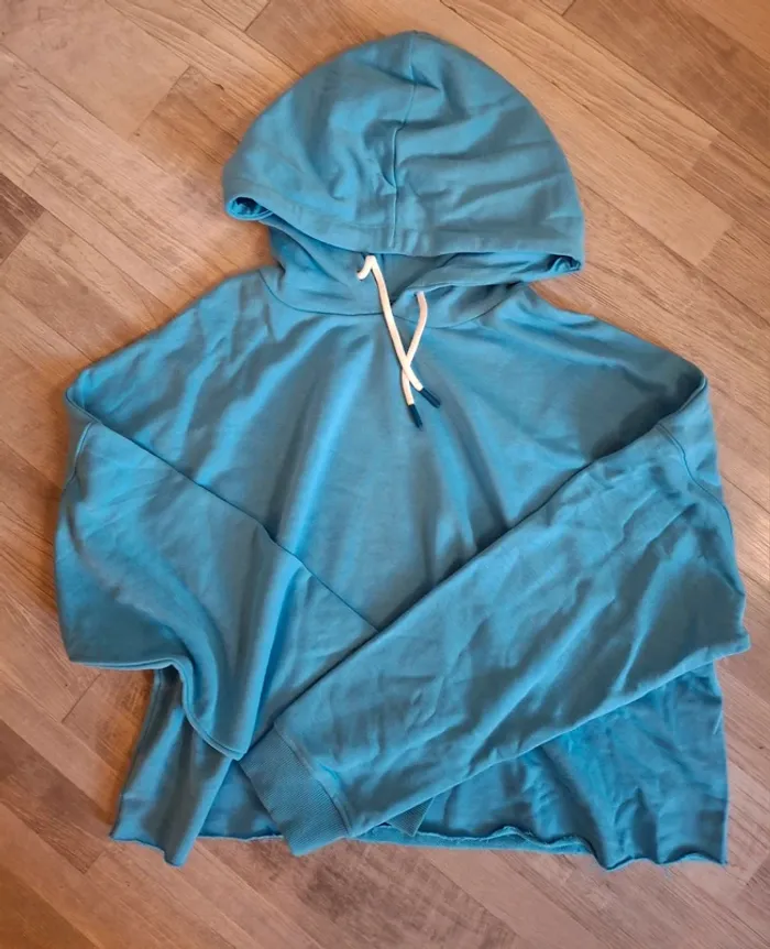 Sweat à capuche façon croc top