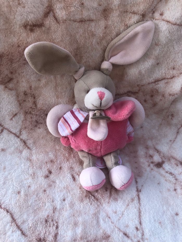 Doudou hochet Celestine lapin rose blanc beige Doudou Et Compagnie