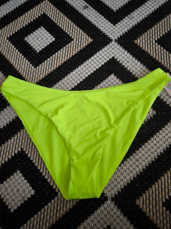 Bas de bikini brésilien “cheeky”  Ardene Taille L neuf