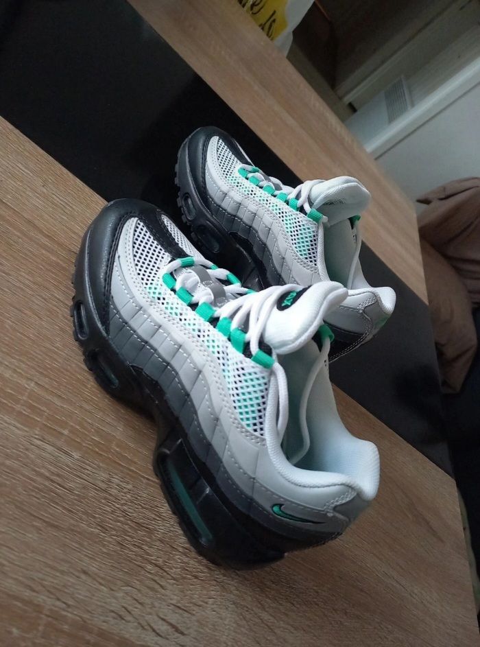 Basket Nike Air max 95  Neuve  T 37,5 - photo numéro 6