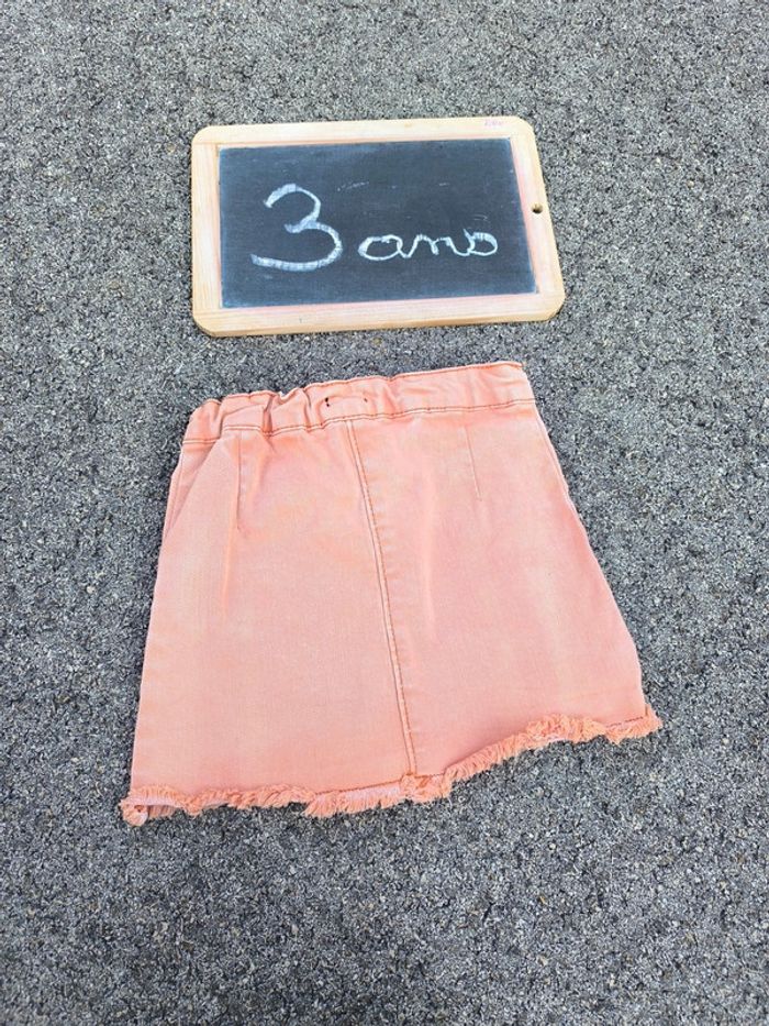 Jupe en jean taille 3 ans en très bon état - photo numéro 3