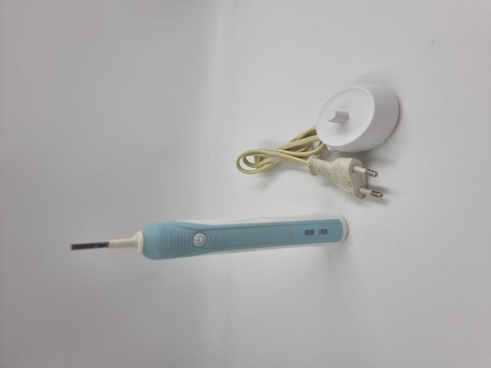Brosse à dent électrique Oral B 3756 avec chargeur et sans brossette