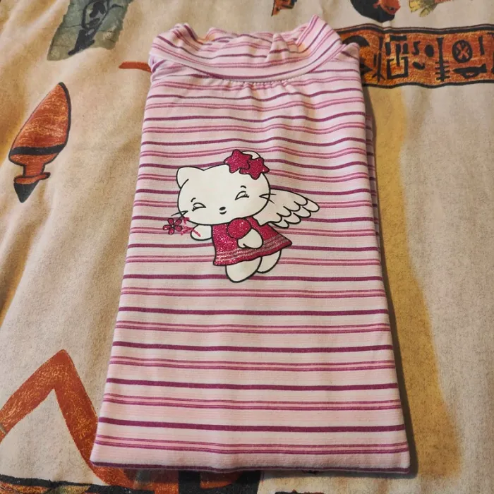 Pull style "Hello Kitty" taille 10 ans - photo numéro 3