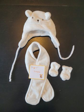 Ensemble écharpe, bonnet et moufles