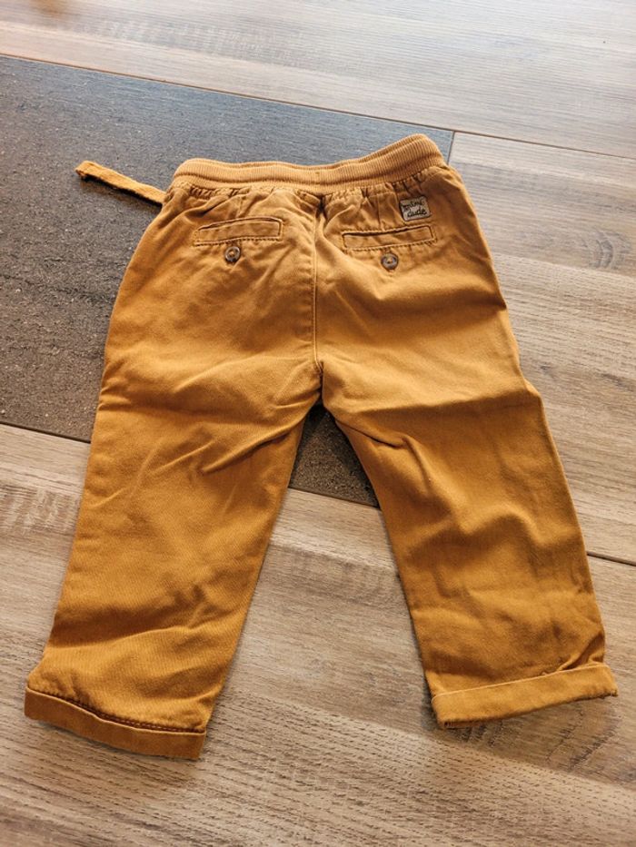 Pantalon moutarde Kiabi garçon 12 mois - photo numéro 2