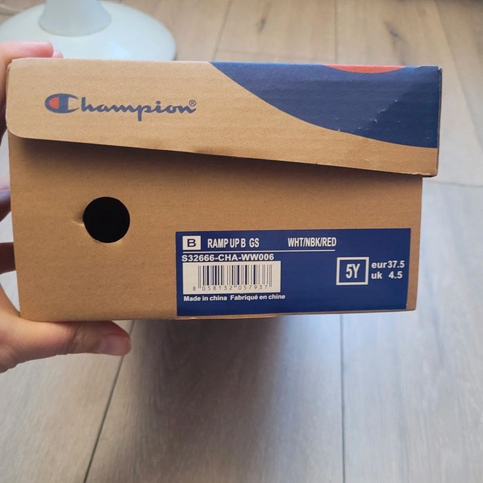 Baskets blanche noir et rouge. Modèle Ramp up B GS. Taille 37.5 ( 5Y). Marque Champion - photo numéro 7