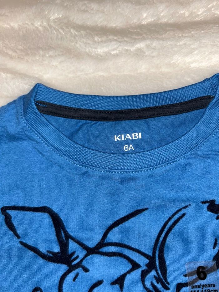 T-shirt bleu à motif - photo numéro 2