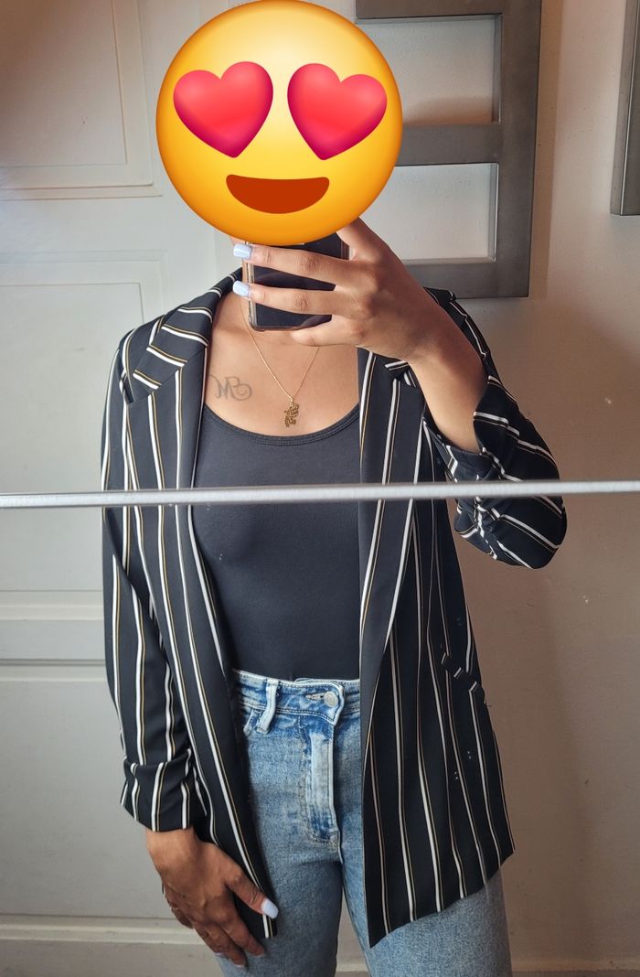 Joli blazer noir à rayures