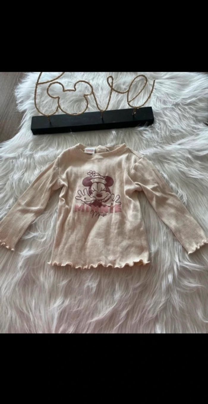 Très beau pull fin minnie 🥰 disney taille 24 mois