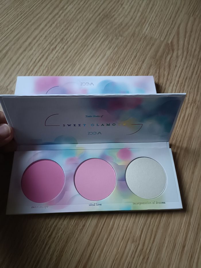 PALETTE POUR LES YEUX, BLUSH + 5 MINI GLOSS CLINIQUE - photo numéro 5