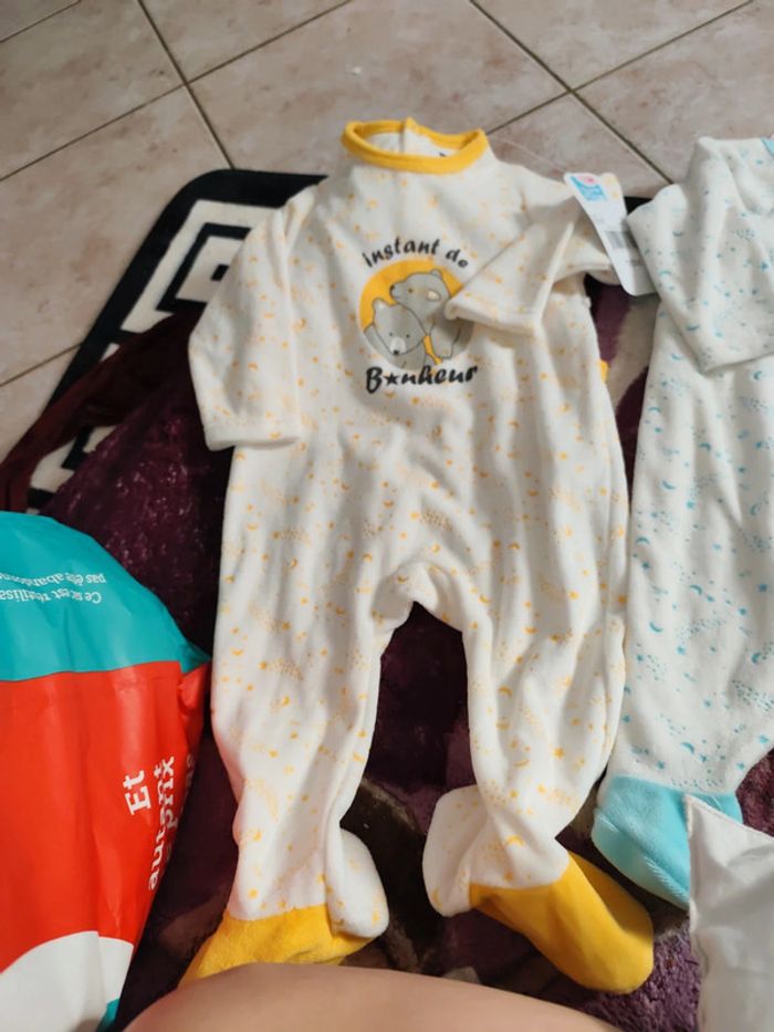 2 pyjamas le bleu 12 mois et le jaune 18 mois sucre dorge - photo numéro 3