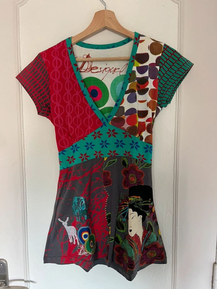 Tee-shirt cintré Desigual Taille M Très bon état Tailliertes T-Shirt Sehr guter Zustand - photo numéro 3