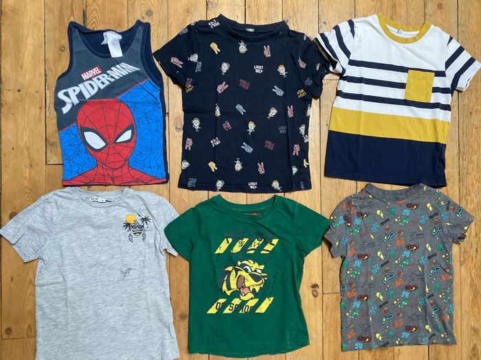 Lot 6 t-shirt manches courtes sauf le Spiderman taille 5 ans