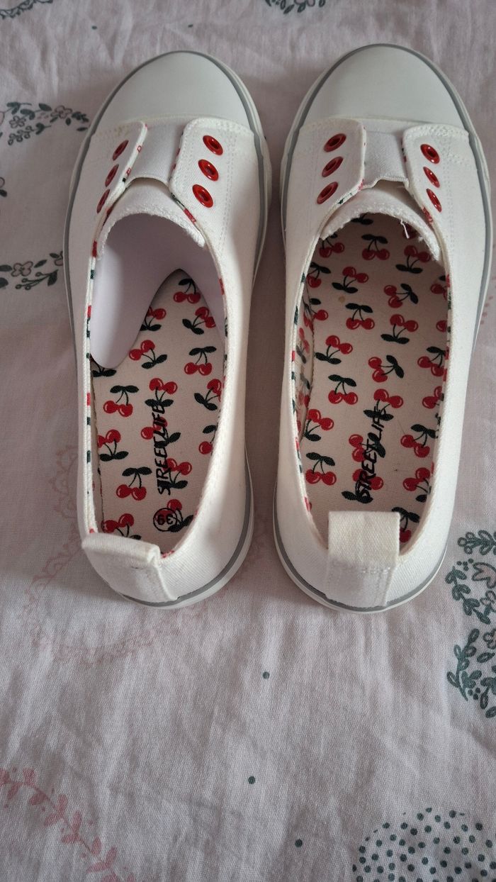 Baskets en toile pointure 39 - photo numéro 4