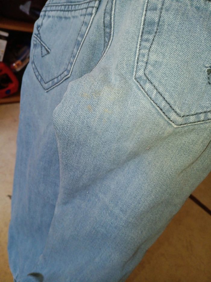 Jean epais 4 ans taché au fesses kiabi - photo numéro 3