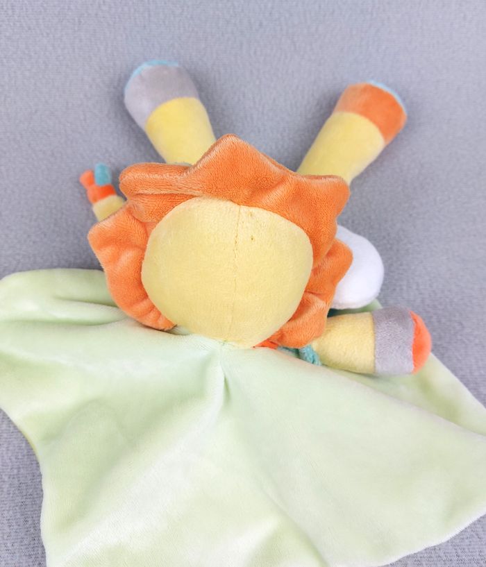 Doudou plat lion jaune vert bleu orange NICOTOY blanc écharpe oiseau toucan état neuf - photo numéro 3