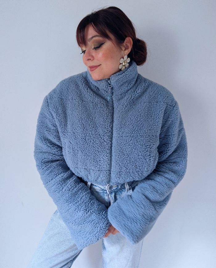 Blouson court cropped teddy doudoune fausse fourrure style sherpa bleu ciel cosy chaud tendance hiver Bershka Taille 40 L 
Très bon état - photo numéro 4
