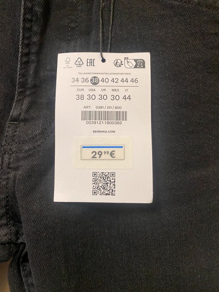 Joli jeans skinny noir neuf destroy Bershka taille 38 - photo numéro 7