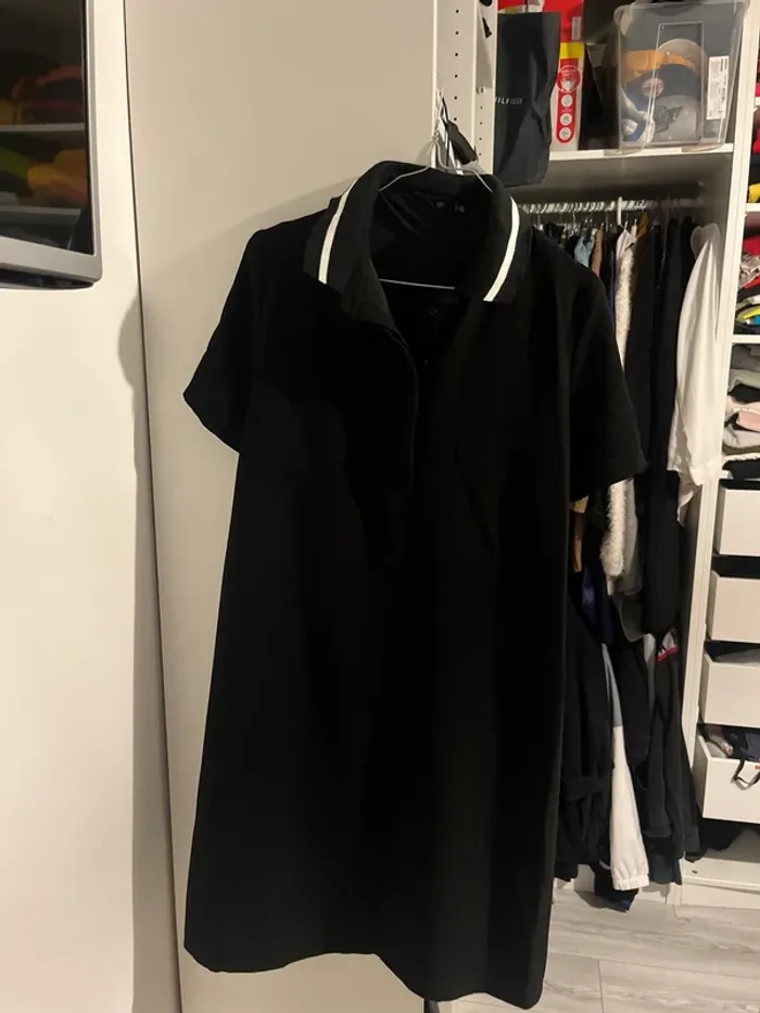 Robe noir bande blanche doublure