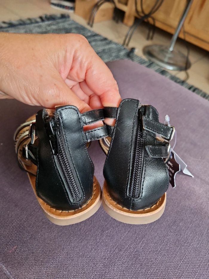 Sandales Vertbaudet cuir neuves taille 29 - photo numéro 3
