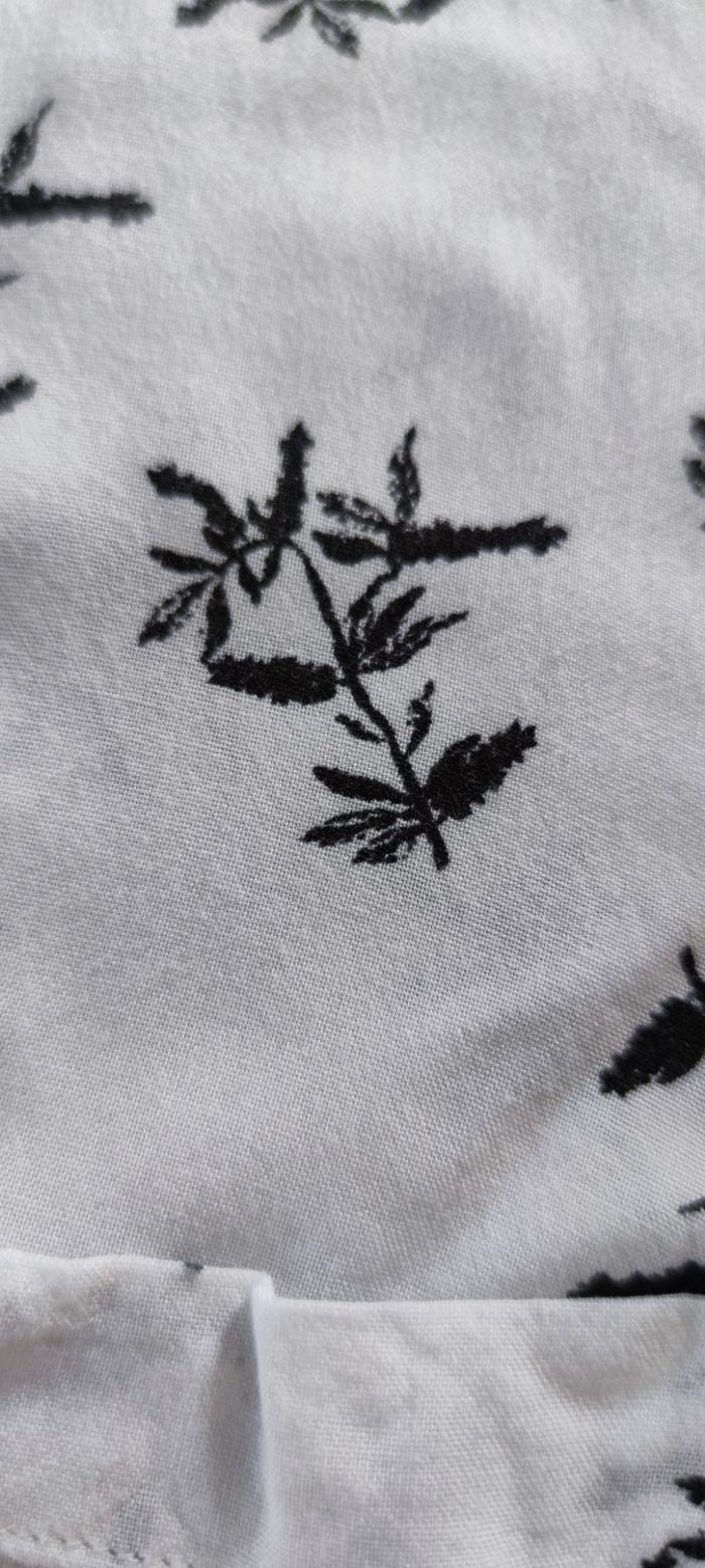 Chemisier femme taille 42 – Blanc à motifs noirs – Manches longues – Très bon état – Style chic flui - photo numéro 4