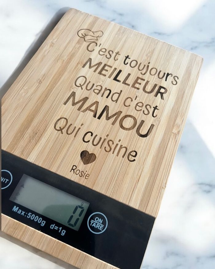 Balance de cuisine en bois personnalisée - photo numéro 3