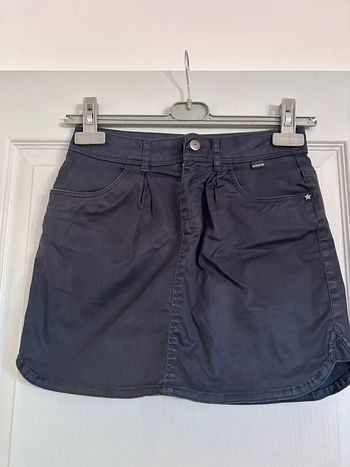 Jupe tape à l’œil