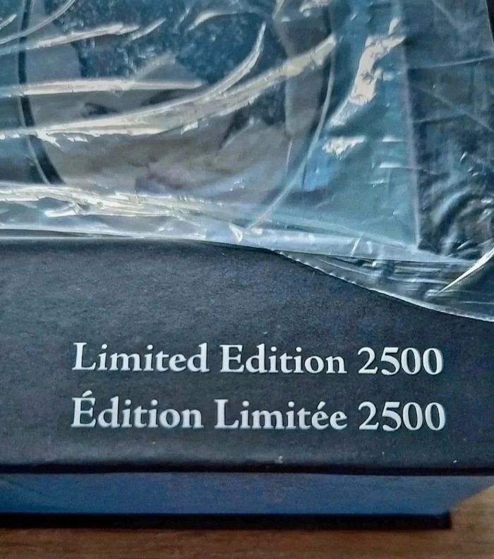 Pins disney maléfique édition limitée neuf dans leur boîte dorigine - photo numéro 5