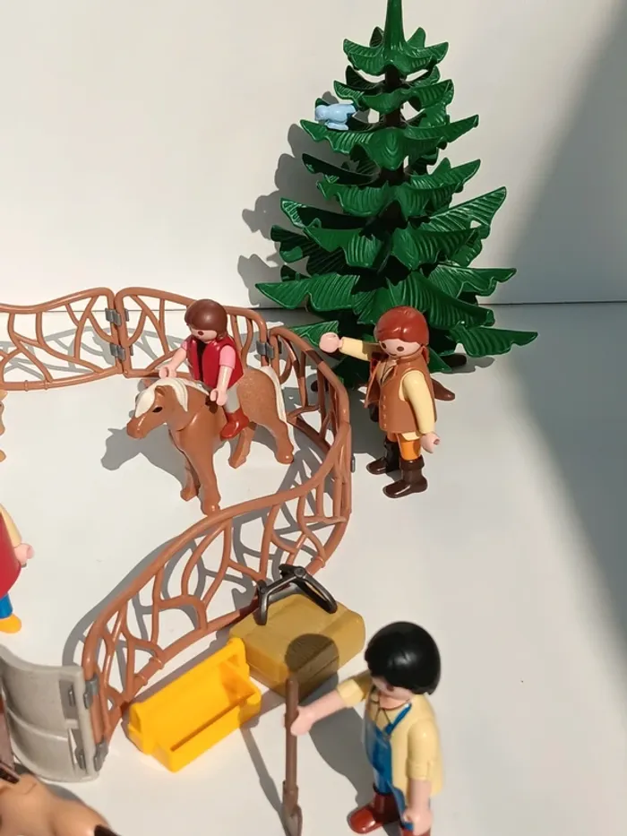 Lot figurines playmobil carrousel apprendre à faire du cheval - photo numéro 4