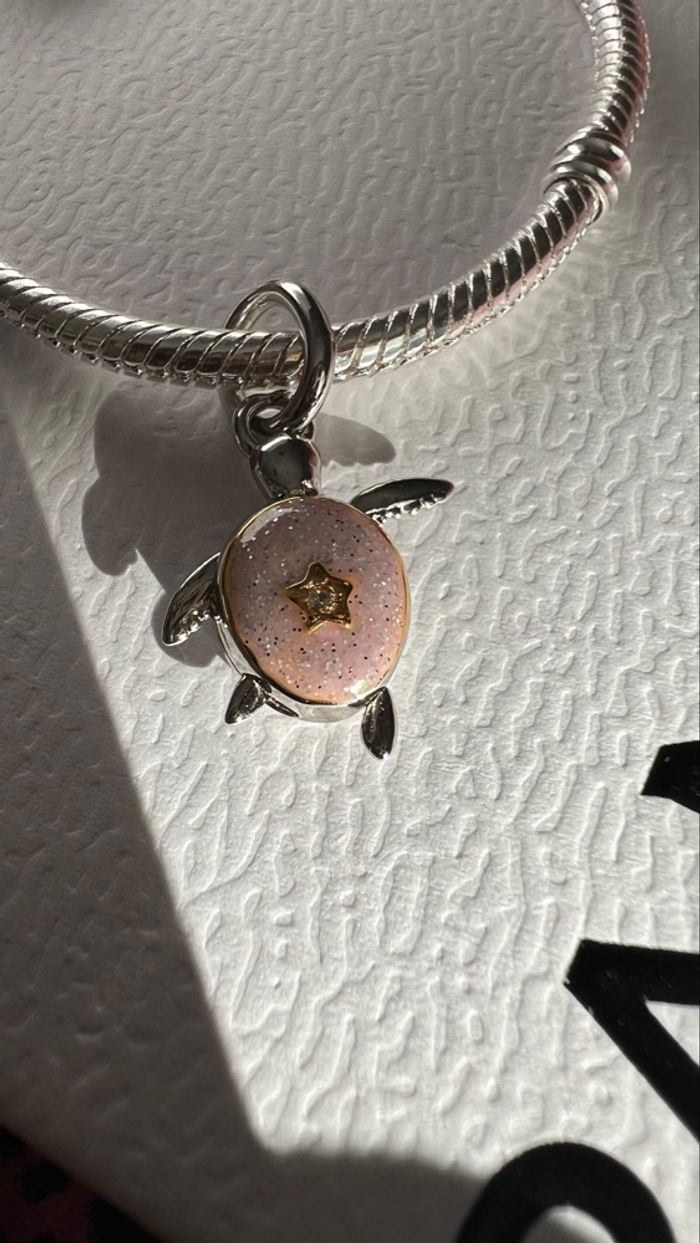 Tortue de mer rose et argenté - photo numéro 2