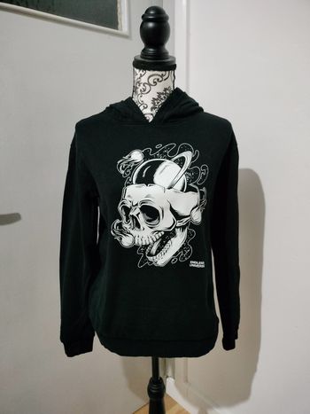 Sweat à capuche Kiabi tête de mort T.S ou 16 ans