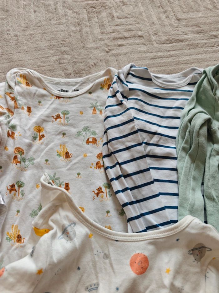 Lot de pyjama et bodies - photo numéro 3