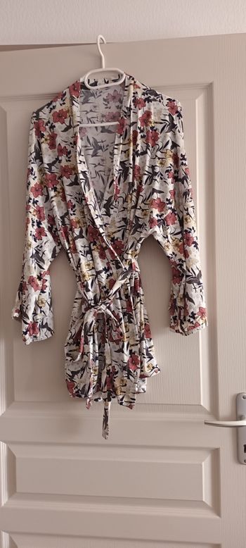 Déshabillé femme et culotte assortie.