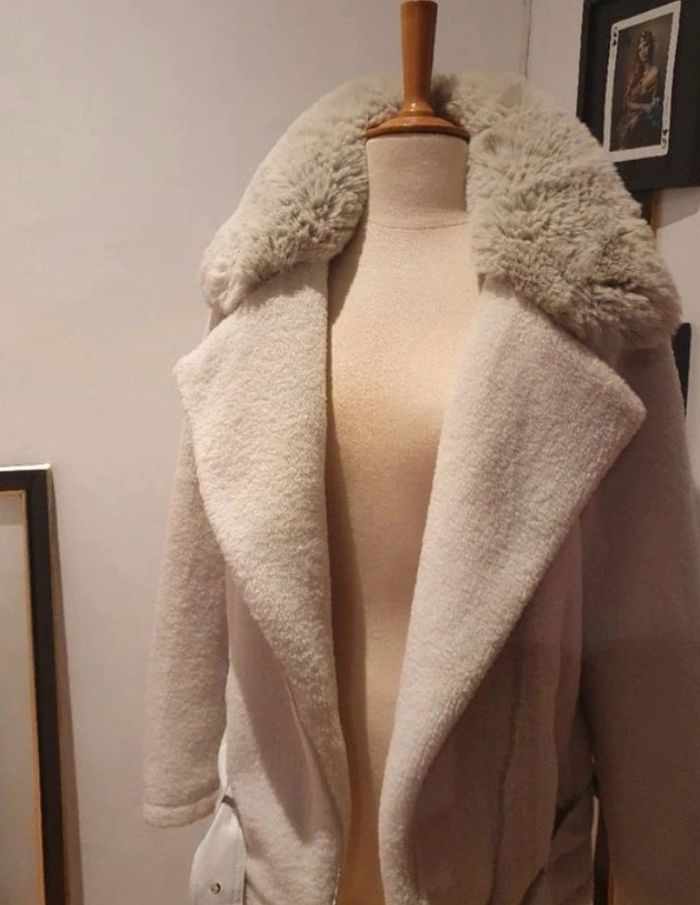 Manteau beige fausse fourrure - photo numéro 2