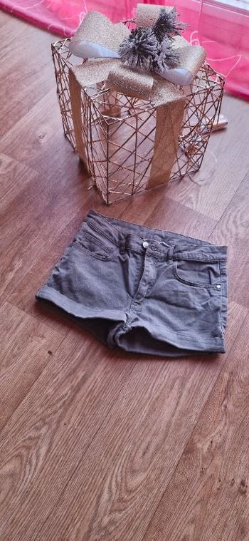 Short court kaki TBE