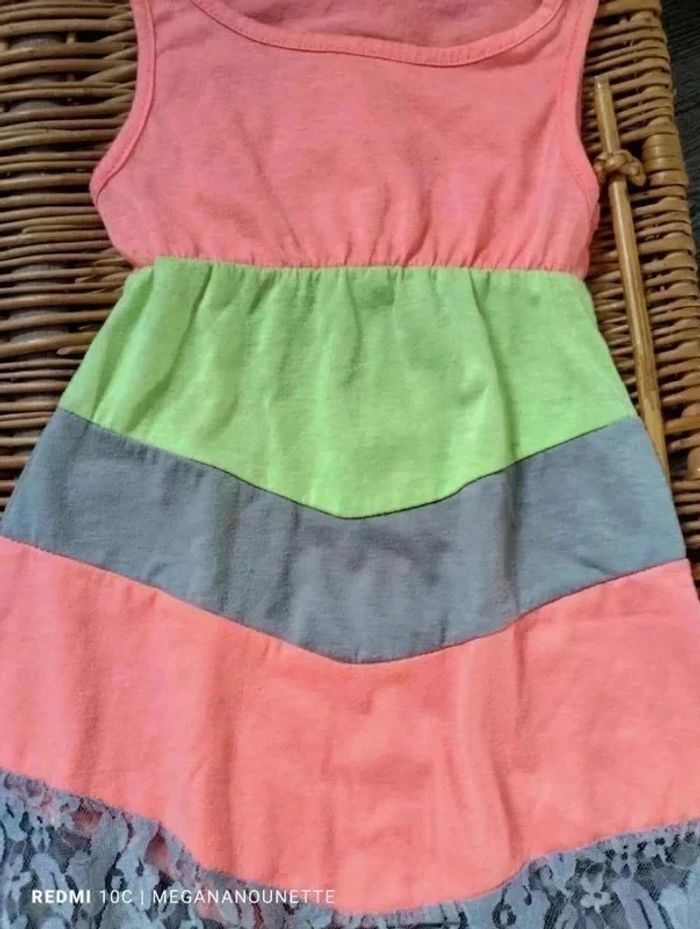 👗 Robe coloré fille - Taille 3 ans - Très bon état - photo numéro 2