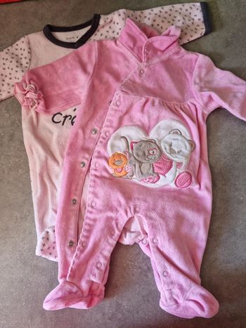 Lot pyjamas bodys 1 mois fille