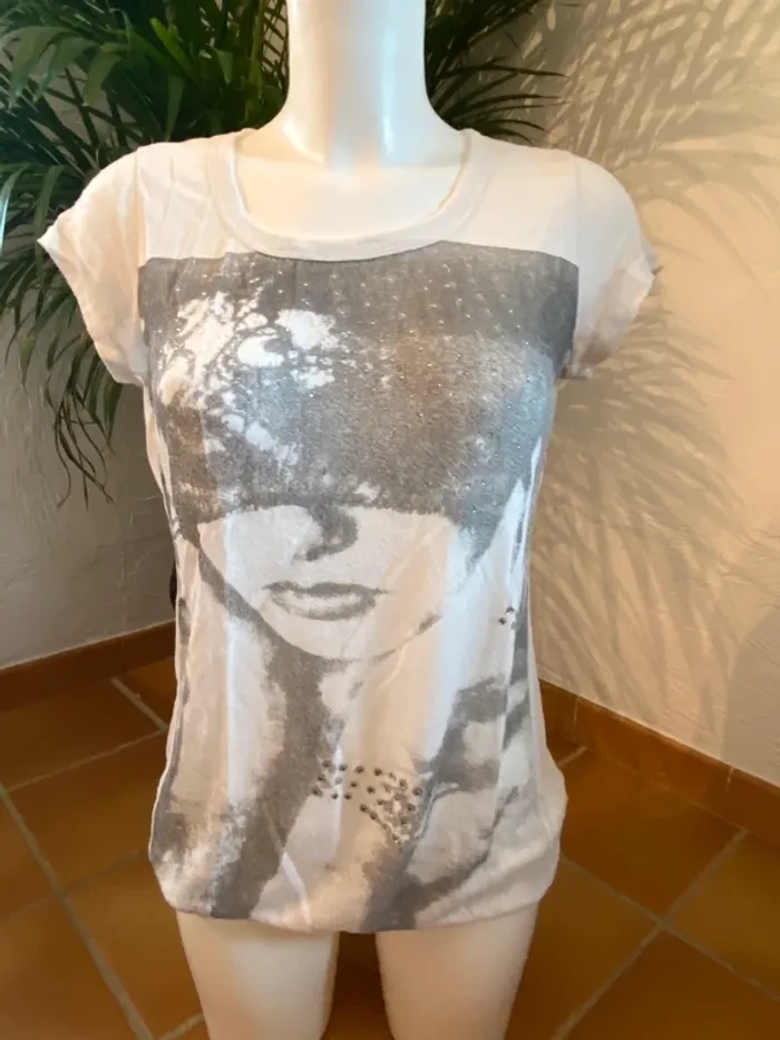 Tee shirt visage strass - photo numéro 2