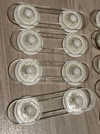 Bloque porte de placard sécurité bébé