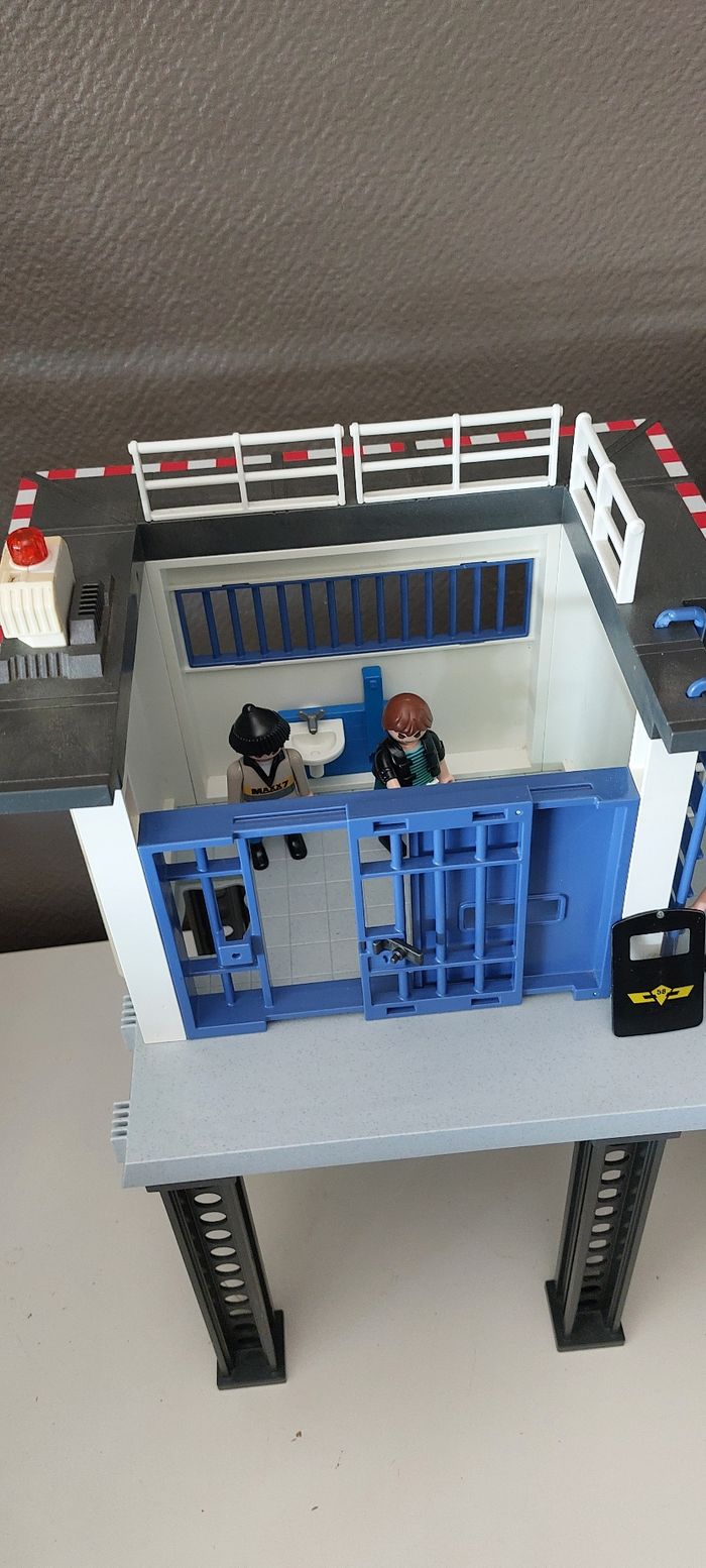 Commissariat de police playmobil grand modèle - photo numéro 3