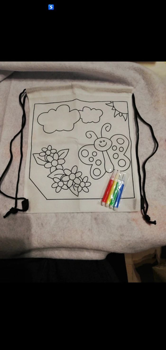 Petit sac à dos à colorier
4 petits feutres
Neuf
