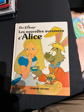 Livre pour enfants Disney les nouvelles aventures d Alice les classiques Disney