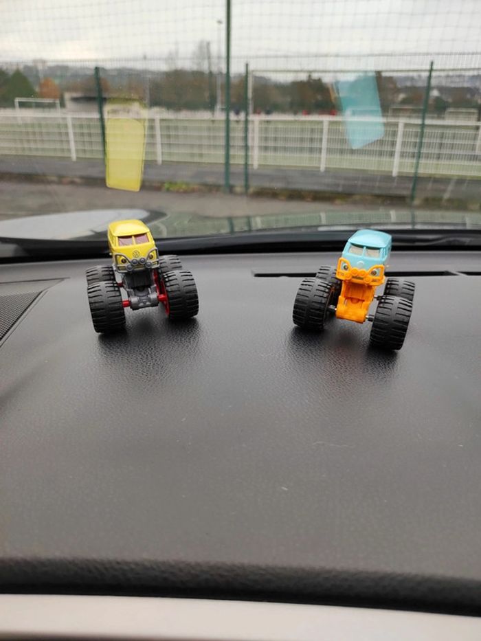 Lot de 2 Monsters trucks Volkswagen