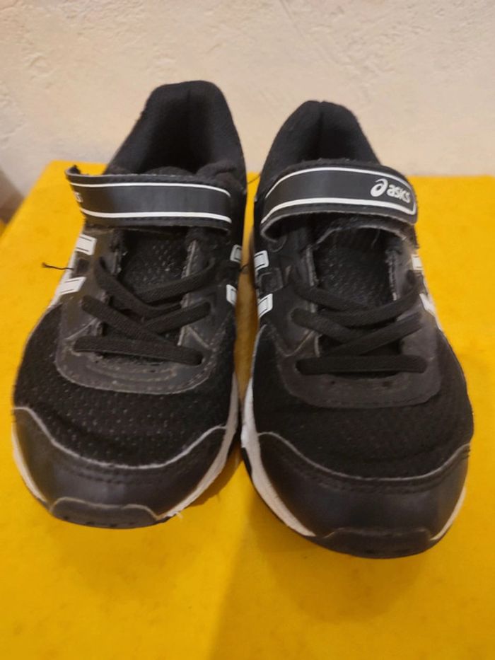 Baskets Asics enfants pointure 28.5 - photo numéro 2
