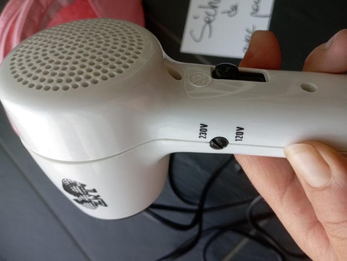 Sèche cheveux de voyage Neuf avec pochette - photo numéro 2