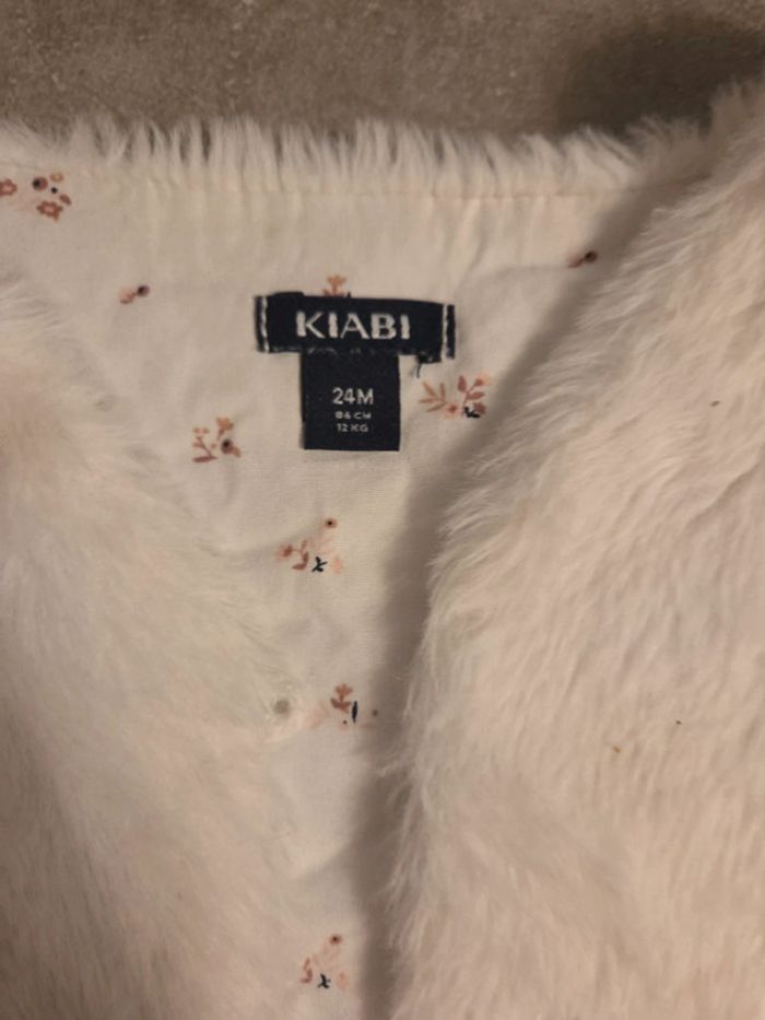 Gilet sans manche bébé fille fausse fourrure blanche T24mois TBE kiabi - photo numéro 2