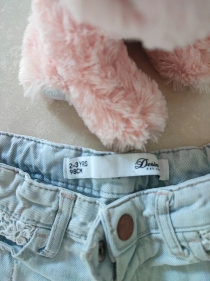 Adorable short denim délavé 2/3ans - photo numéro 3
